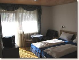 Frankischer Landgasthof Hotel Uettingen Habitación foto